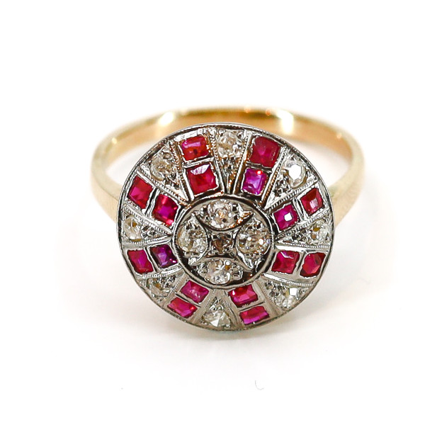Art Deco Ring Rubine Diamanten Sonnenstrahlen