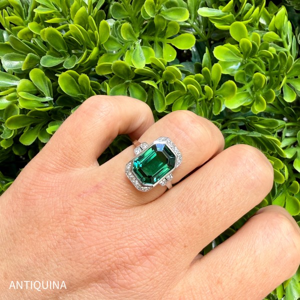 ELEGANZ &amp; EXTRAVAGANZ