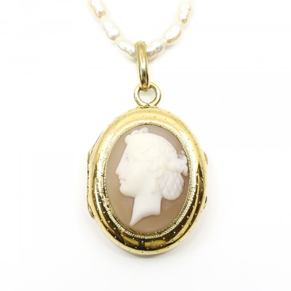 CAMEO MEDALLION